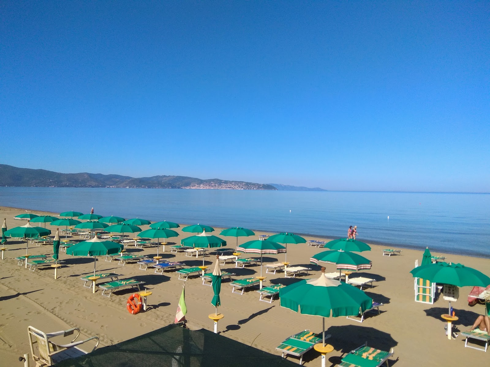 Spiaggia Florenzo的照片 带有蓝色的水表面