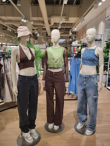 Clothing Store «H&M», reviews and photos, 6600 Topanga Canyon Blvd # 45, Canoga Park, CA 91303, USA