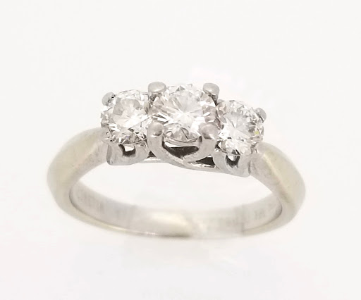 Pawn Shop «Tavares Family Jewelry & Pawn», reviews and photos, 708 W Burleigh Blvd, Tavares, FL 32778, USA