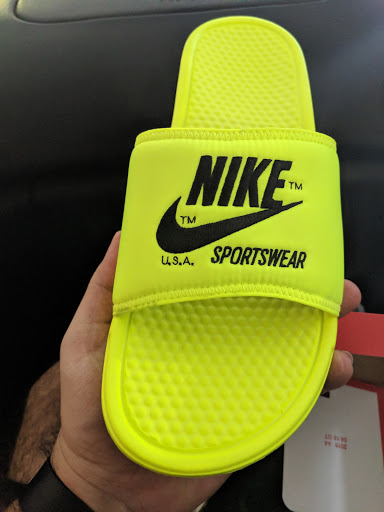 Shoe Store «Champs Sports», reviews and photos, 2855 Stevens Creek Blvd, Santa Clara, CA 95050, USA