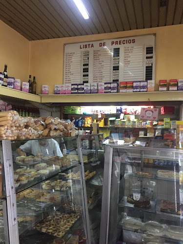 Opiniones de Panaderia La Democracia en Montevideo - Panadería