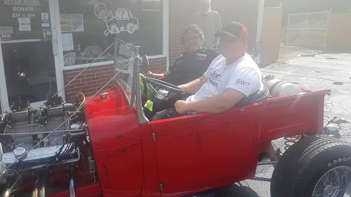 Auto Body Shop «Davis & Sons Body Shop», reviews and photos, 304 Gordon Ave, Bowling Green, KY 42101, USA