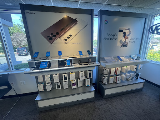 Cell Phone Store «AT&T Authorized Retailer», reviews and photos, 2350 Center Rd, Burton, MI 48519, USA