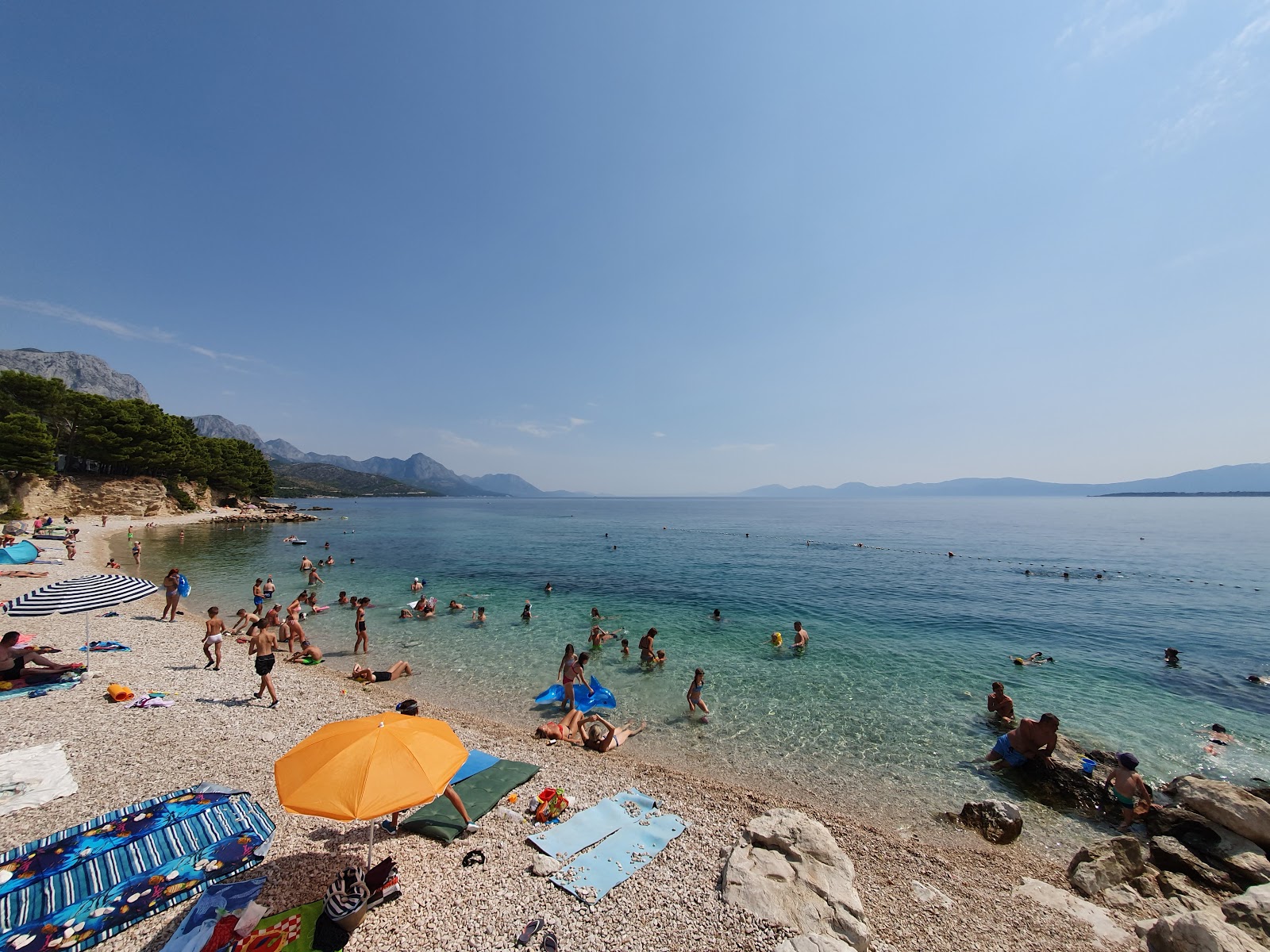 Blato beach的照片 带有碧绿色纯水表面