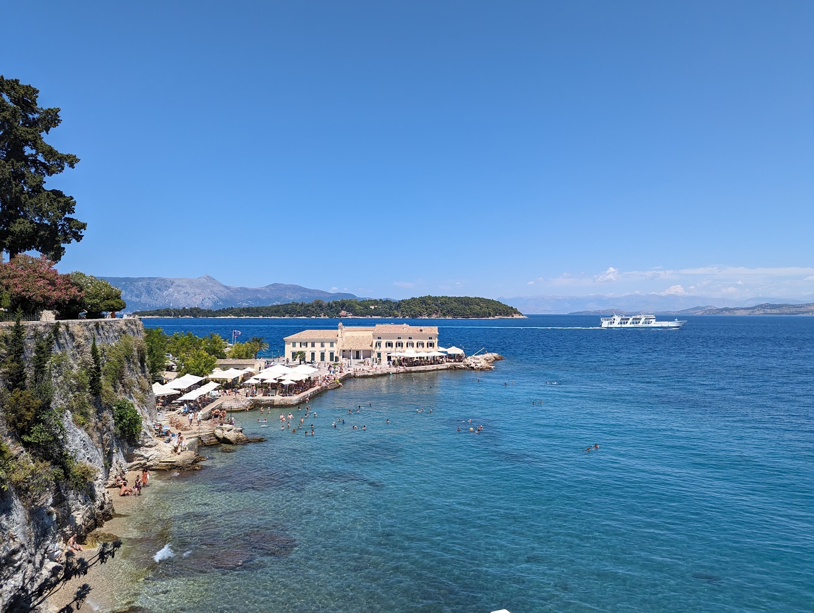Foto von Faliraki Bathing Beach mit betonierte fläche Oberfläche