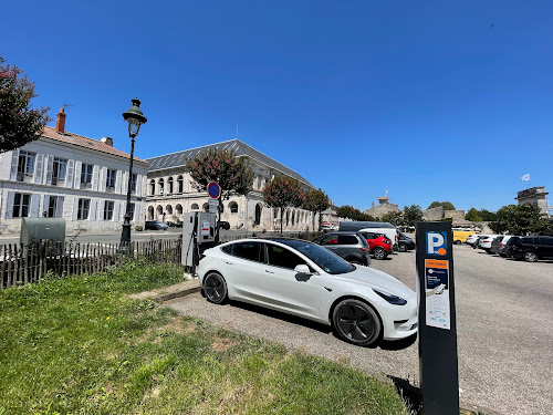 Borne de recharge de véhicules électriques MObiVE Station de recharge Rochefort