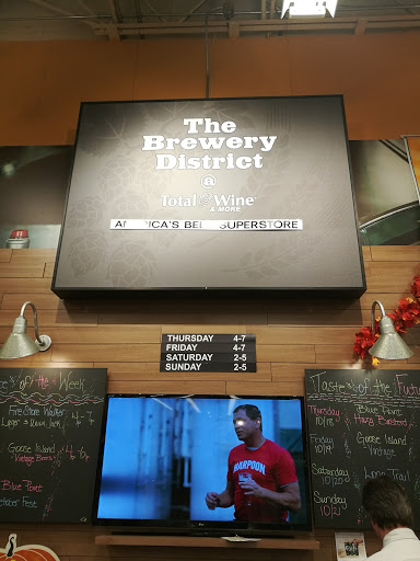 Shopping Mall «Main Avenue Shopping Plaza», reviews and photos, 380 Main Ave, Norwalk, CT 06851, USA