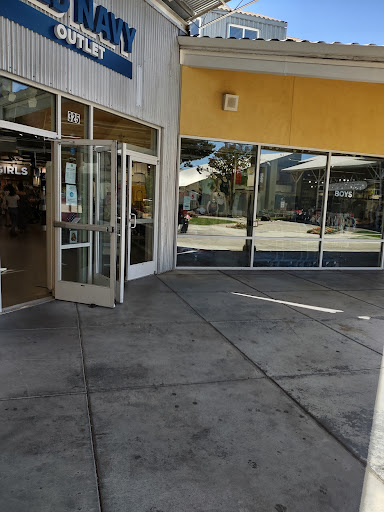 Shopping Mall «Petaluma Village Premium Outlets», reviews and photos, 2200 Petaluma Blvd N, Petaluma, CA 94952, USA