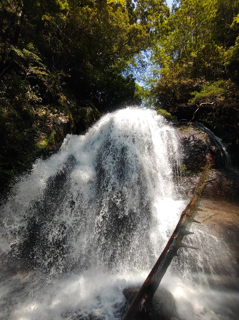 ナメラゴの滝