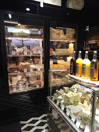 Fabrication du fromage du Restaurant La Fromagerie du Passage à Aix-en-Provence - n°16