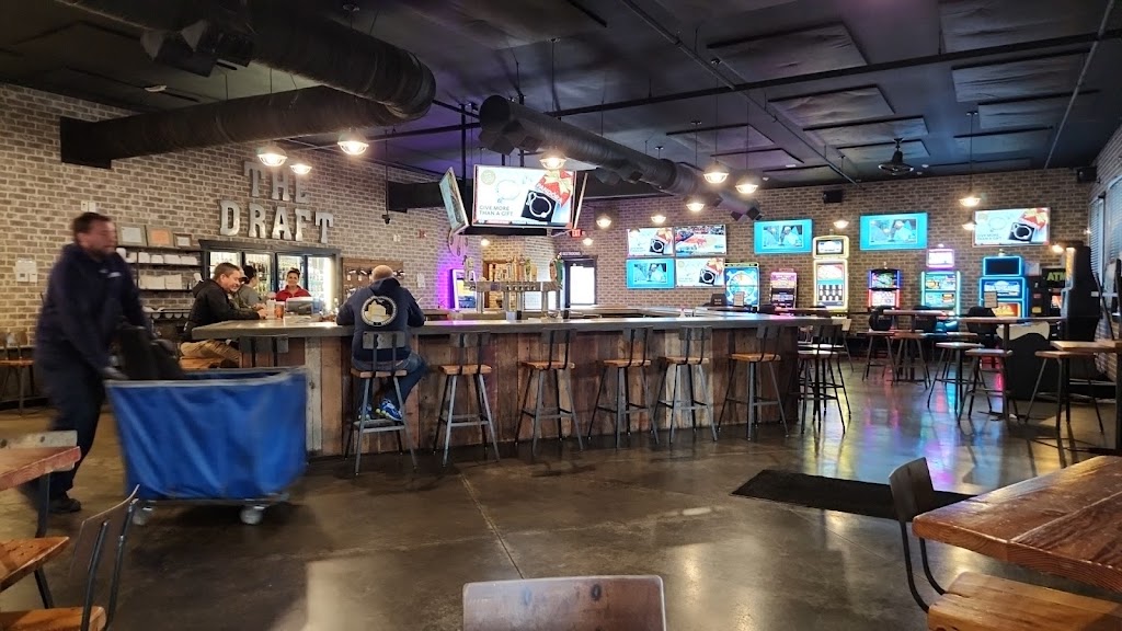 The Draft Sports Bar And Grill 62526