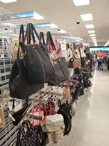 Clothing Store «Ross Dress for Less», reviews and photos, 20519 S Dixie Hwy, Cutler Bay, FL 33189, USA