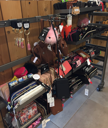 Shoe Store «DSW Designer Shoe Warehouse», reviews and photos, 15001 Potomac Town Pl #120, Woodbridge, VA 22192, USA