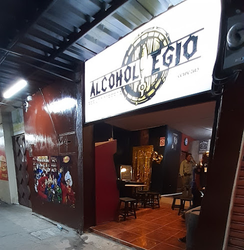 Opiniones de Bar Licorería ALCOHOLEGIO en Portoviejo - Pub