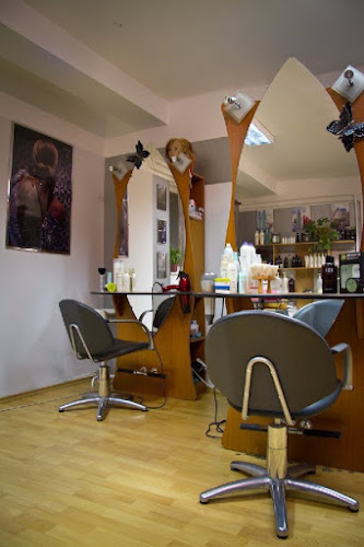 Clara-Hairstyle Bt.- fodrászat,kozmetika, szépségápolás, körömápolás