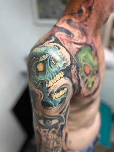 Explore tattoo full sleeve ideas, creative tattoo ideas in Bogota, available at Lolas Tattoo Shop