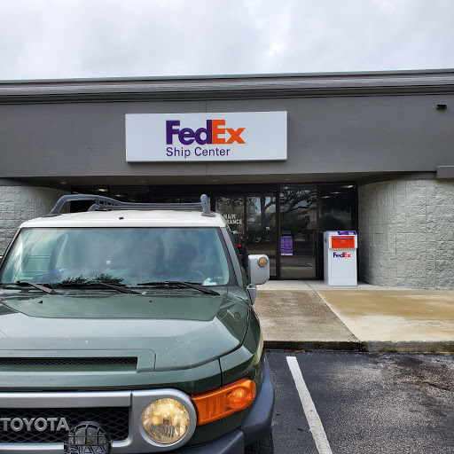 Shipping and Mailing Service «FedEx Ship Center», reviews and photos, 950 Bennett Rd, Orlando, FL 32803, USA