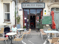 Atmosphère du Restaurant français Le Petit Troc à Villeneuve-lès-Maguelone - n°2