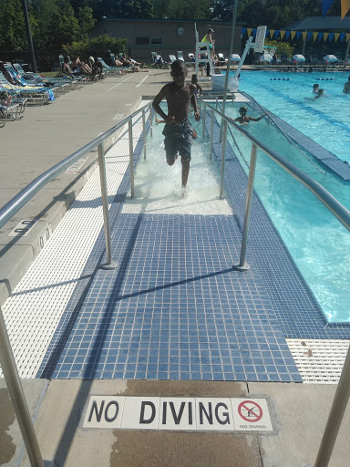 Swim Club «Crystal Lake Park Family Aquatic Center», reviews and photos, 1401 N Broadway Ave, Urbana, IL 61801, USA