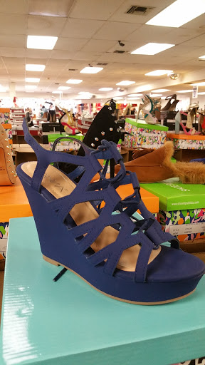 Stores to buy women's flat sandals Dallas