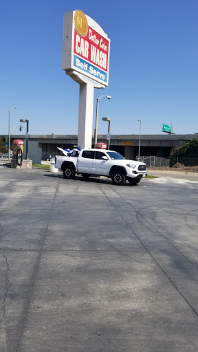 Dollar Coin Car Wash en Pomona