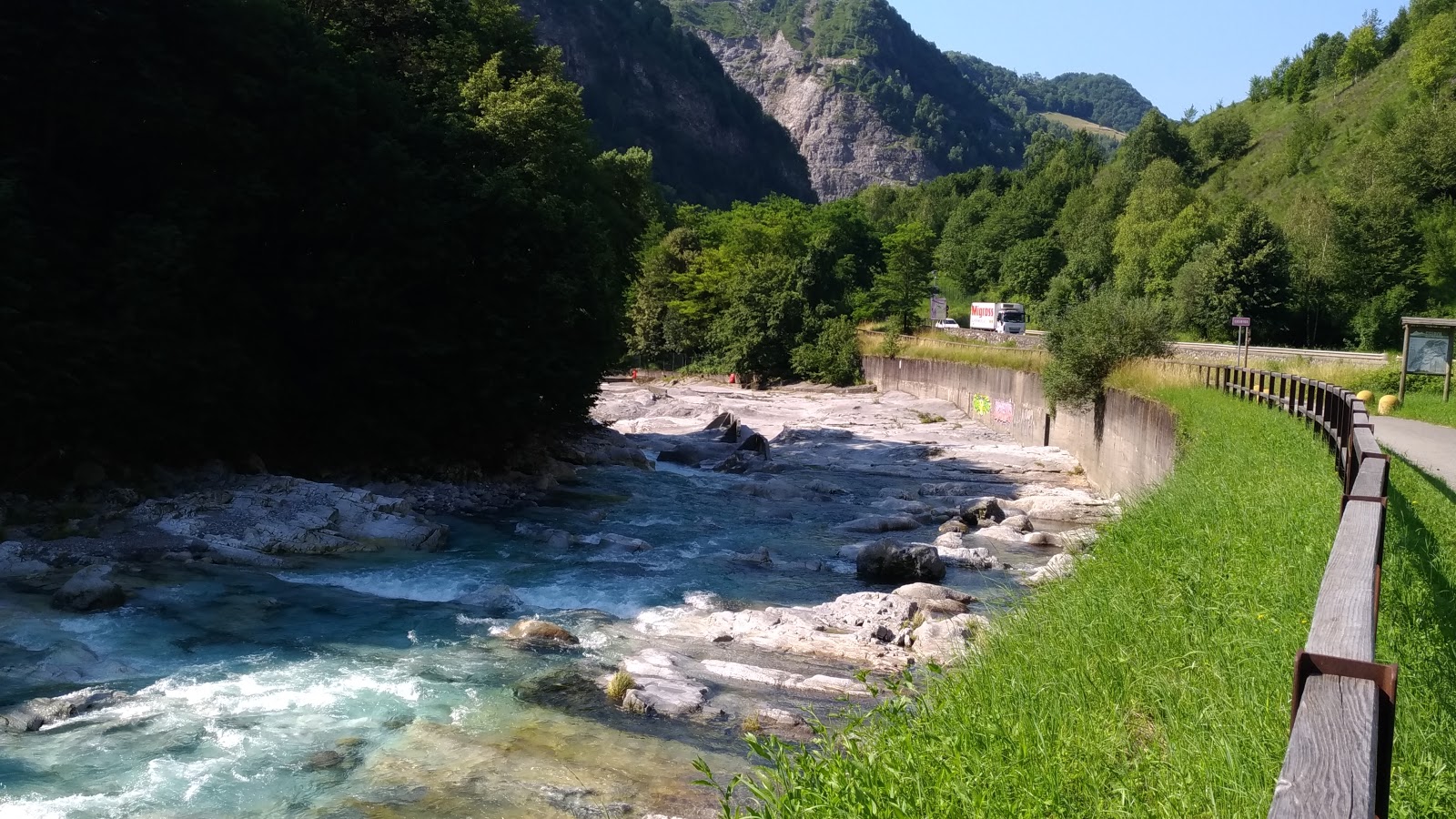 Photo de Plage de Coston avec un rivage droit