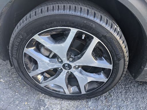 Tire Shop «Discount Tire Store - Elgin, IL», reviews and photos, 875 S Randall Rd, Elgin, IL 60123, USA