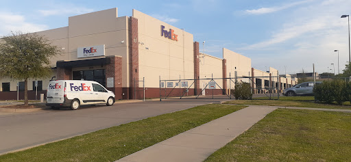 Shipping and Mailing Service «FedEx Ship Center», reviews and photos, 5000 Hanson Dr, Irving, TX 75038, USA