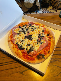 Plats et boissons du Pizzeria Distributeur de pizza d’Epiry - n°3