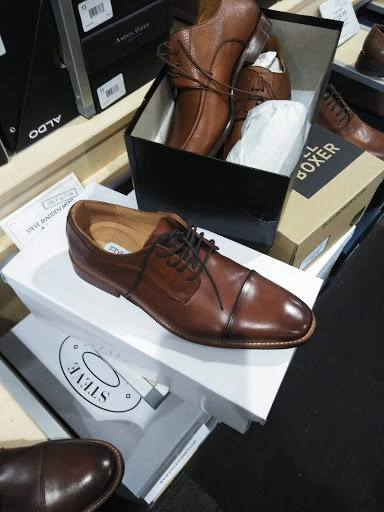 Shoe Store «DSW Designer Shoe Warehouse», reviews and photos, 4039 Richmond Rd, Warrensville Heights, OH 44122, USA