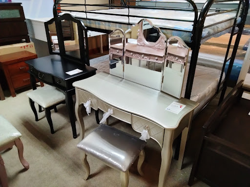 Bedroom Furniture Store «Furniture & Mattress World», reviews and photos, 4020 E Thomas Rd, Phoenix, AZ 85018, USA