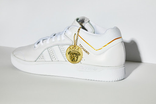 Stores to buy women's white sneakers Cali