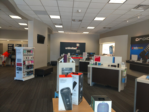 Cell Phone Store «Verizon», reviews and photos, 806 S Duff Ave #101, Ames, IA 50010, USA