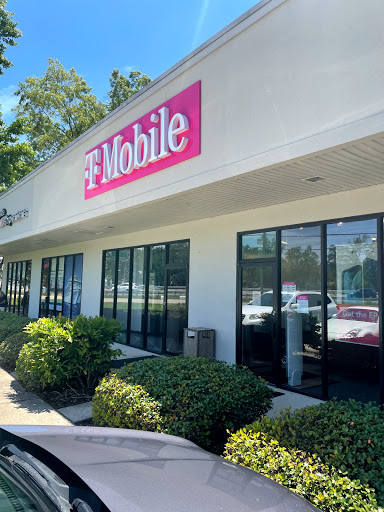 Cell Phone Store «T-Mobile», reviews and photos, 206 Lake Dr Suite 5, Covington, LA 70433, USA