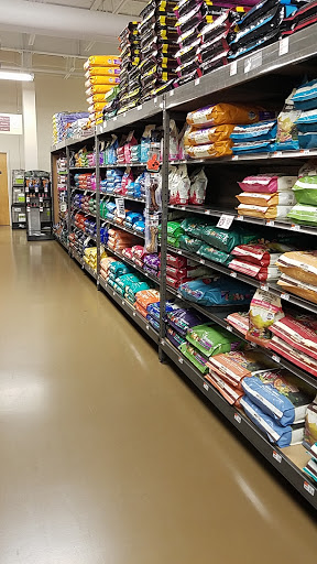 Pet Supply Store «Pet Supplies Plus», reviews and photos, 1791 W Columbia Ave, Battle Creek, MI 49015, USA