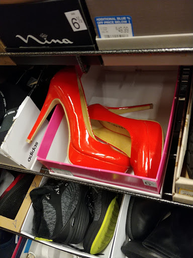 Shoe Store «DSW Designer Shoe Warehouse», reviews and photos, 2515 W 75th St, Naperville, IL 60540, USA