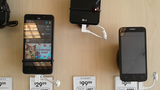 Cell Phone Store «Cricket Wireless Authorized Retailer», reviews and photos, 1080 S Broadway, Lexington, KY 40504, USA