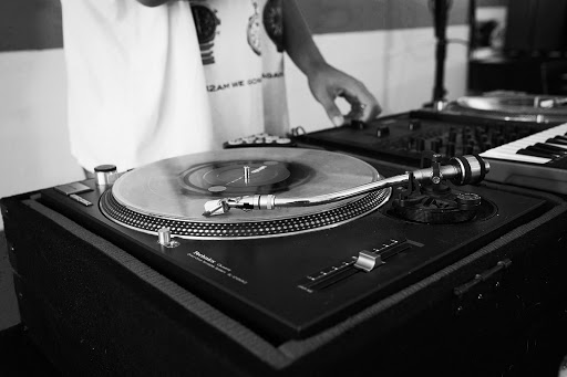 DJ STRAIGHTBLAZE (SB ENTERTAINMENT)