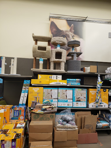 Pet Supply Store «Petco Animal Supplies», reviews and photos, 3000 Gateway St #220, Springfield, OR 97477, USA