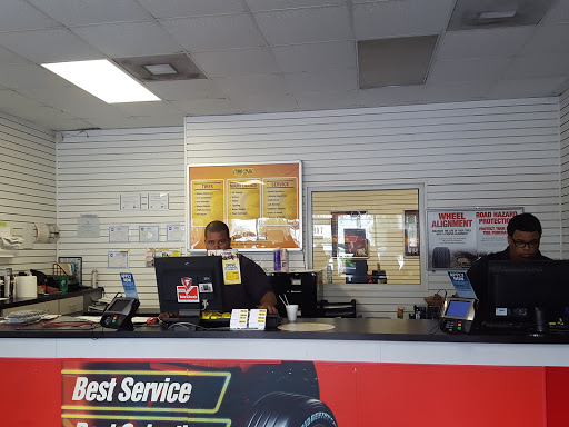 Tire Shop «Tires Plus», reviews and photos, 15907 Pines Blvd, Pembroke Pines, FL 33027, USA