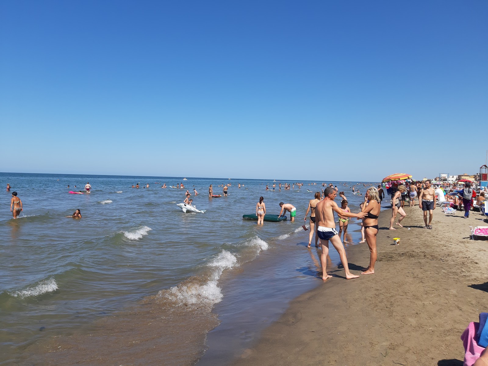 Zdjęcie Accesso Spiaggia Pappin z powierzchnią beżowy piasek