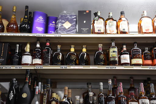 Liquor Store «Crockers Party Store», reviews and photos, 1702 Broadway, Niles, MI 49120, USA