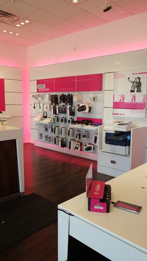 Cell Phone Store «T-Mobile», reviews and photos, 25 City Ave, Bala Cynwyd, PA 19004, USA