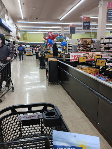 Grocery Store «Safeway», reviews and photos, 2401 N Charles St, Baltimore, MD 21218, USA