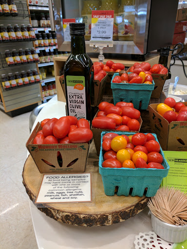 Grocery Store «New Seasons Market Mountain Park», reviews and photos, 3 Monroe Pkwy, Lake Oswego, OR 97035, USA