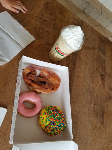 Donut Shop «Krispy Kreme», reviews and photos, 2401 Battleground Ave, Greensboro, NC 27408, USA