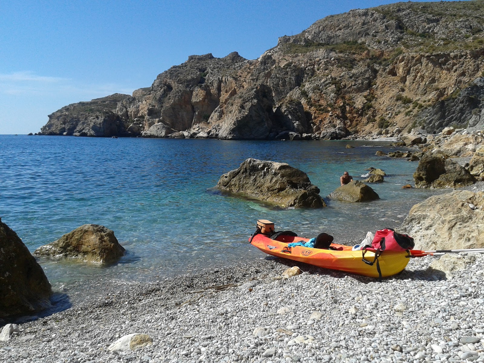 Foto di Playa la Conejita con una superficie del ciottolo fine bianco