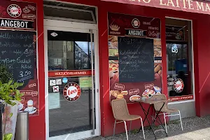 Leo Cafe & Bäckerei image