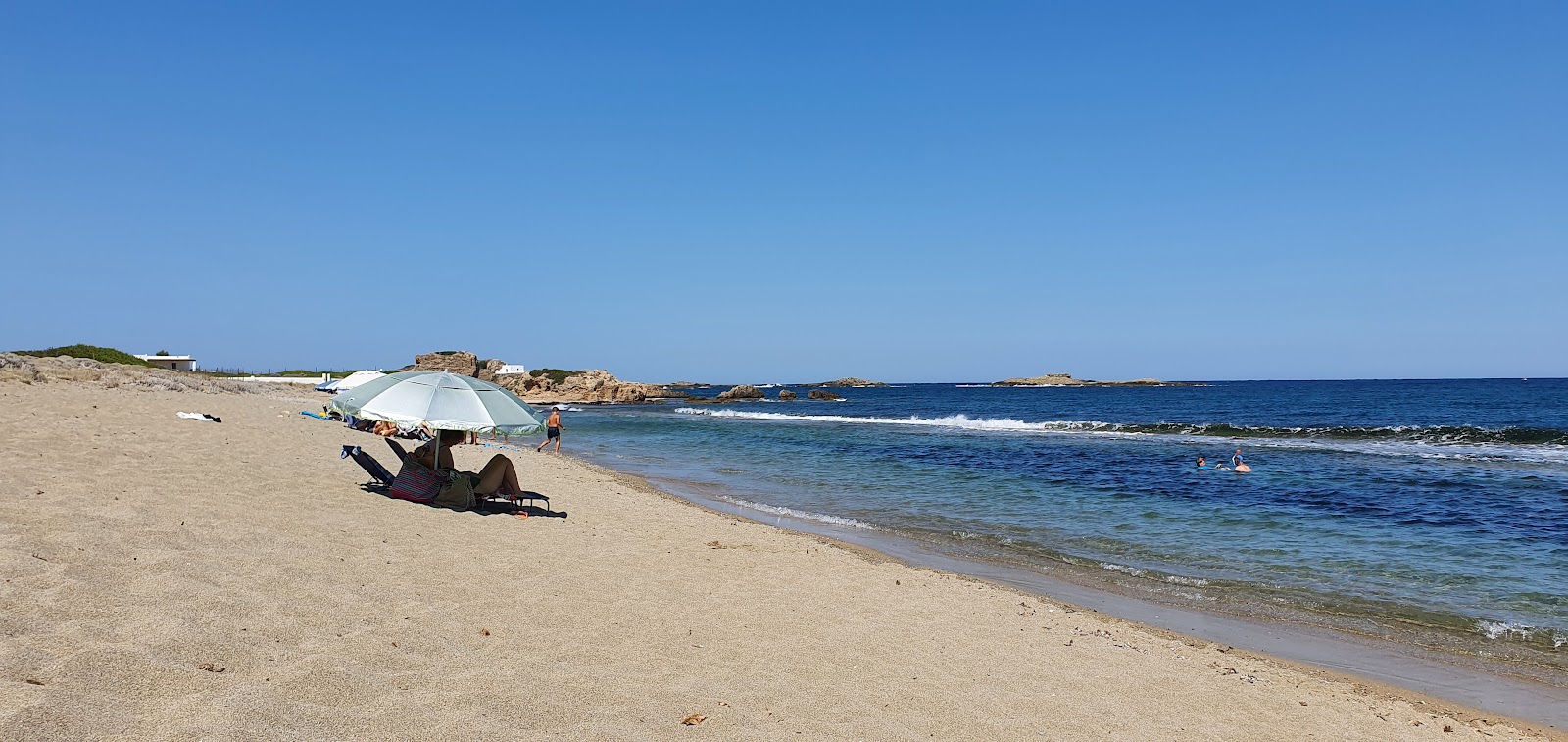 Foto di Magazia Beach con costa lunga e dritta