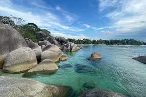 Pantai Laskar Pelangi image